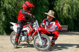 Instruction for riding semi-automatic dirt bikes
