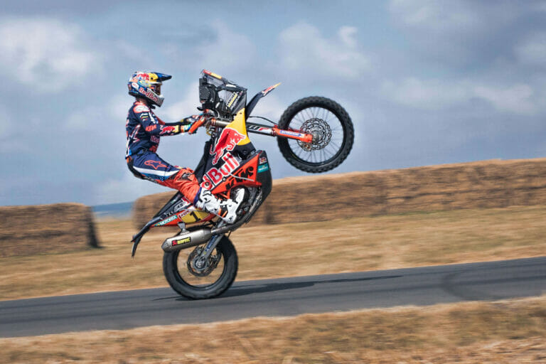 how-to-pop-a-wheelie-on-a-dirt-bike-step-by-step-guide-thedirtbikes